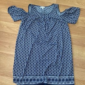 Cut out shoulders t-shirt dress